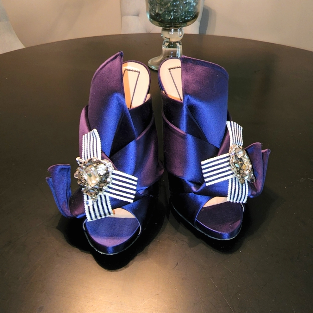 N°21 Jeweled Heels